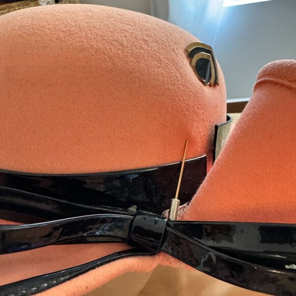 Swan Creations Vintage Peach DoeSkin Felt Derby Hat w/ Sculpted Brim & Bow - Picture 3 of 6